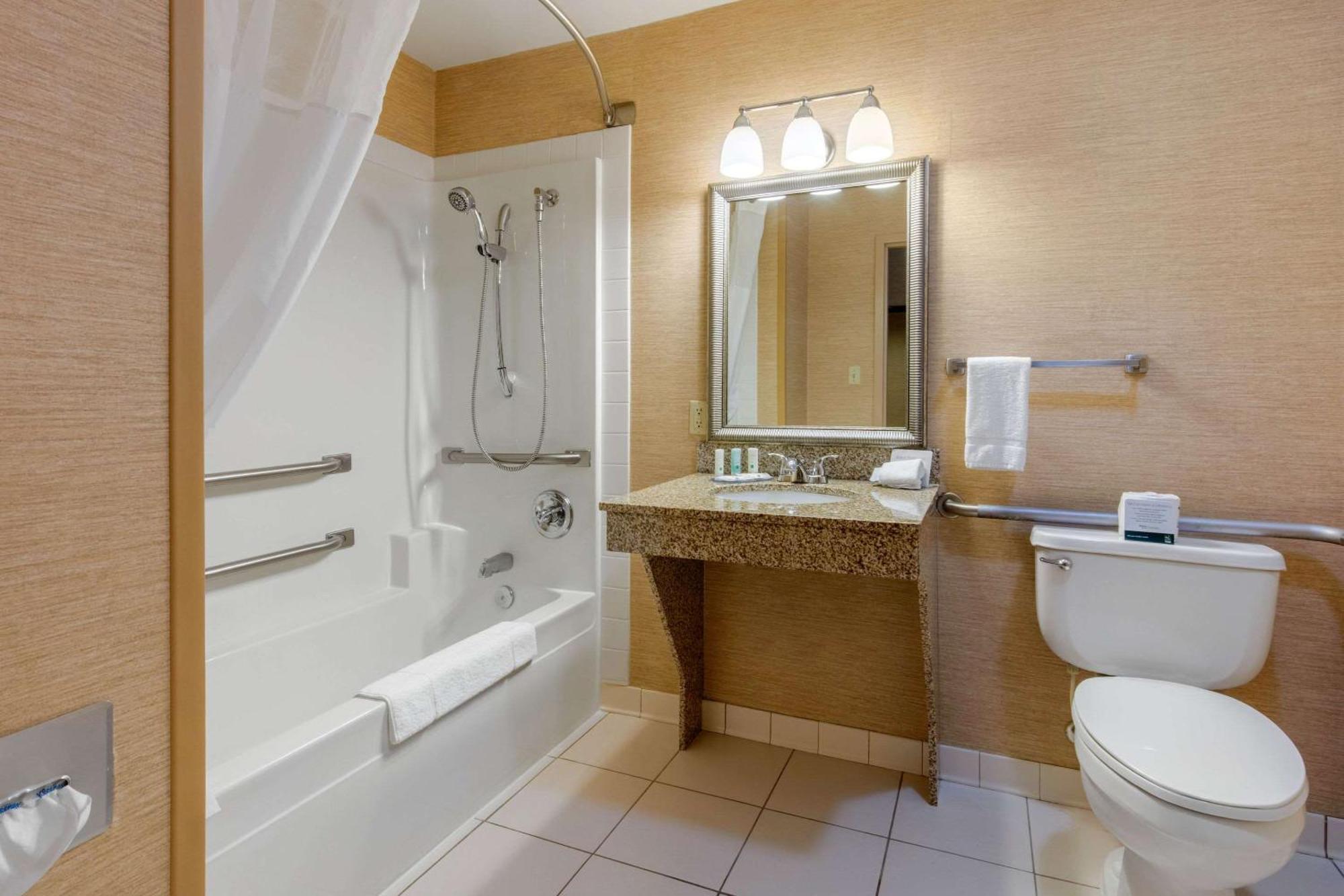 Quality Inn & Suites Benton - Draffenville Bagian luar foto